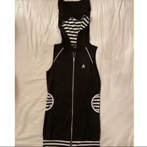 Sleeveless zip up